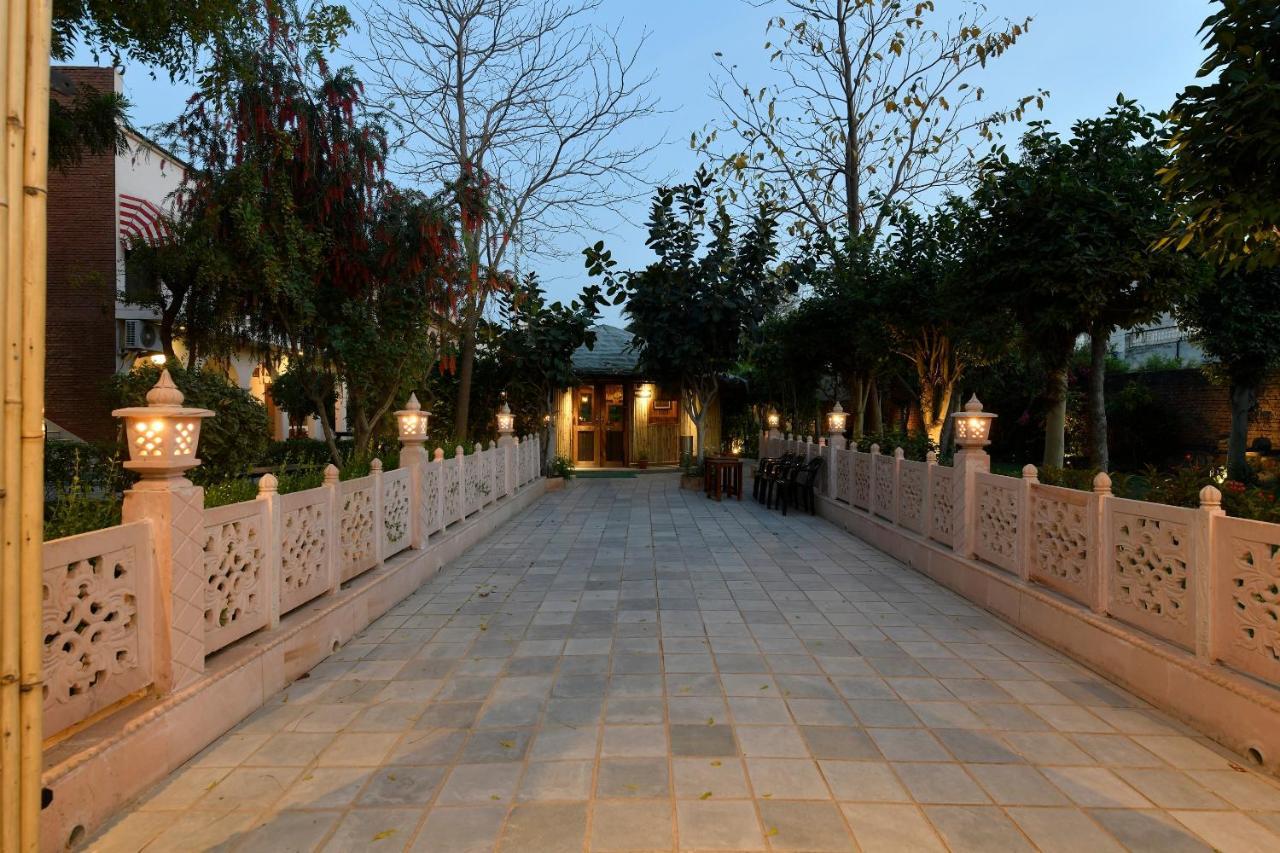 Hotel Sunbird Bharatpur Ngoại thất bức ảnh