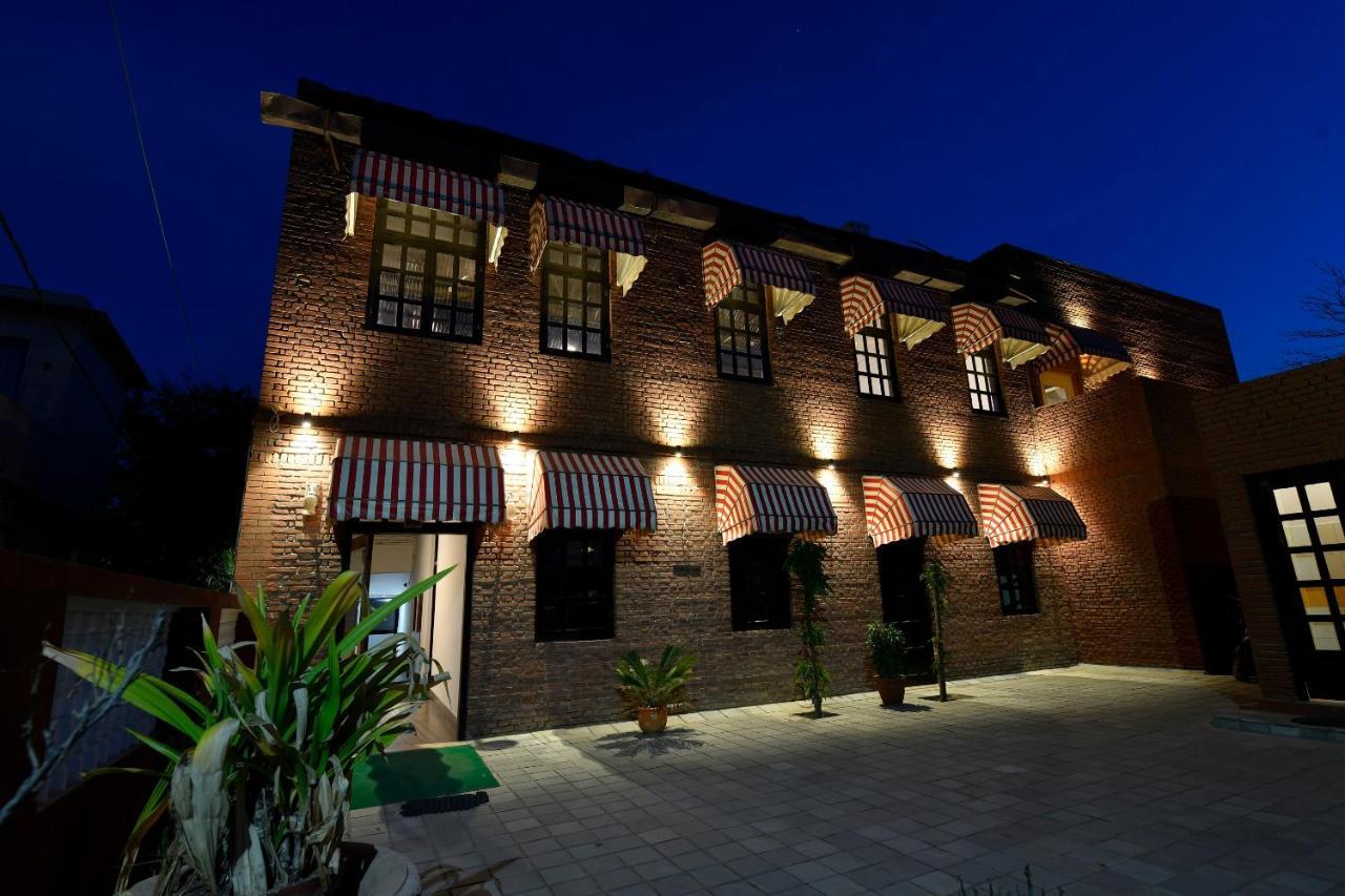 Hotel Sunbird Bharatpur Ngoại thất bức ảnh