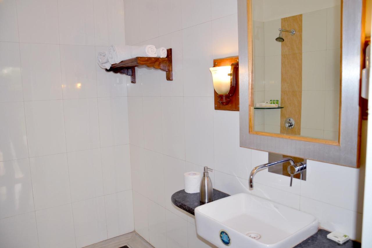 Hotel Sunbird Bharatpur Ngoại thất bức ảnh