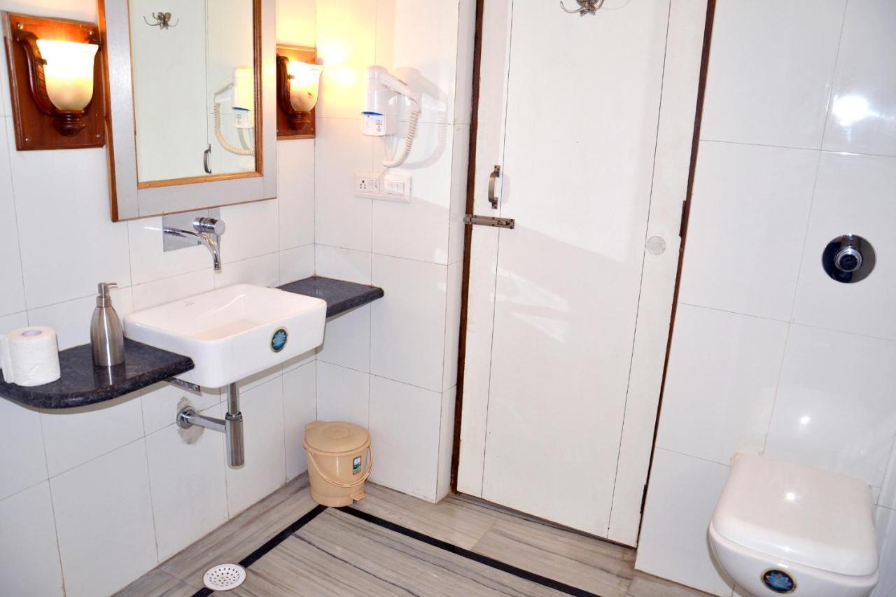 Hotel Sunbird Bharatpur Ngoại thất bức ảnh