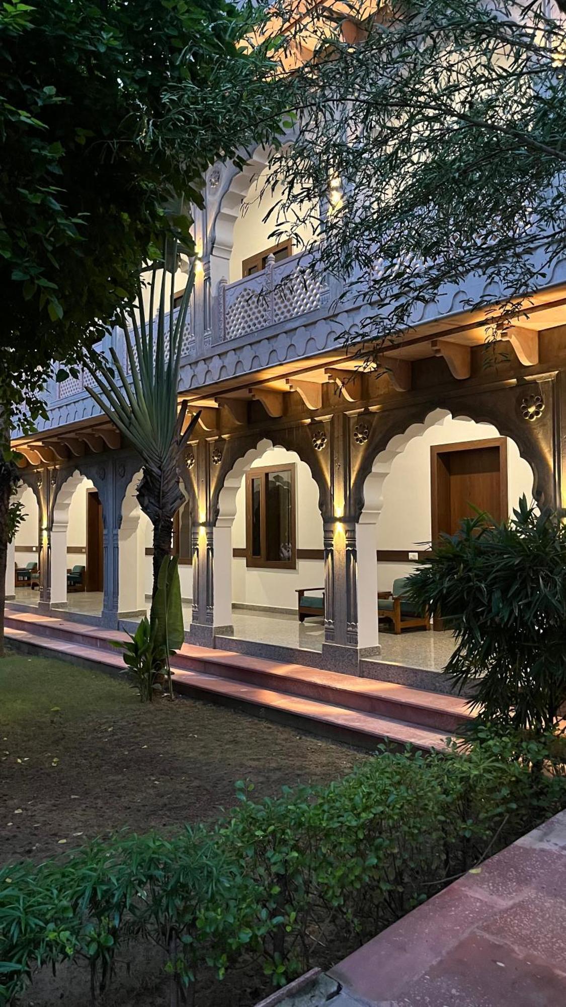 Hotel Sunbird Bharatpur Ngoại thất bức ảnh
