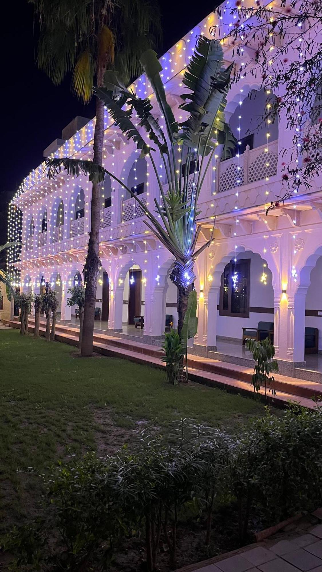 Hotel Sunbird Bharatpur Ngoại thất bức ảnh
