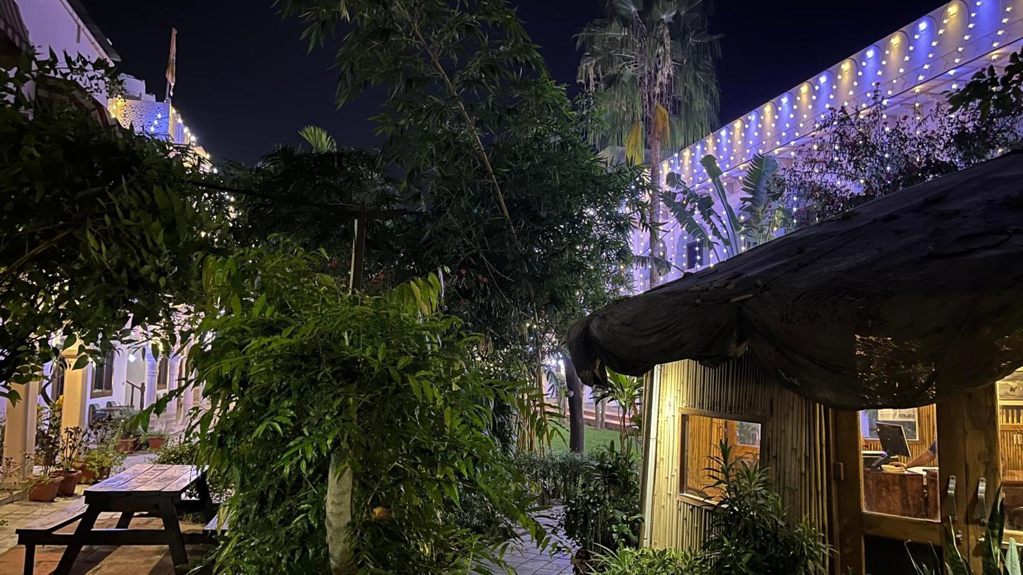 Hotel Sunbird Bharatpur Ngoại thất bức ảnh
