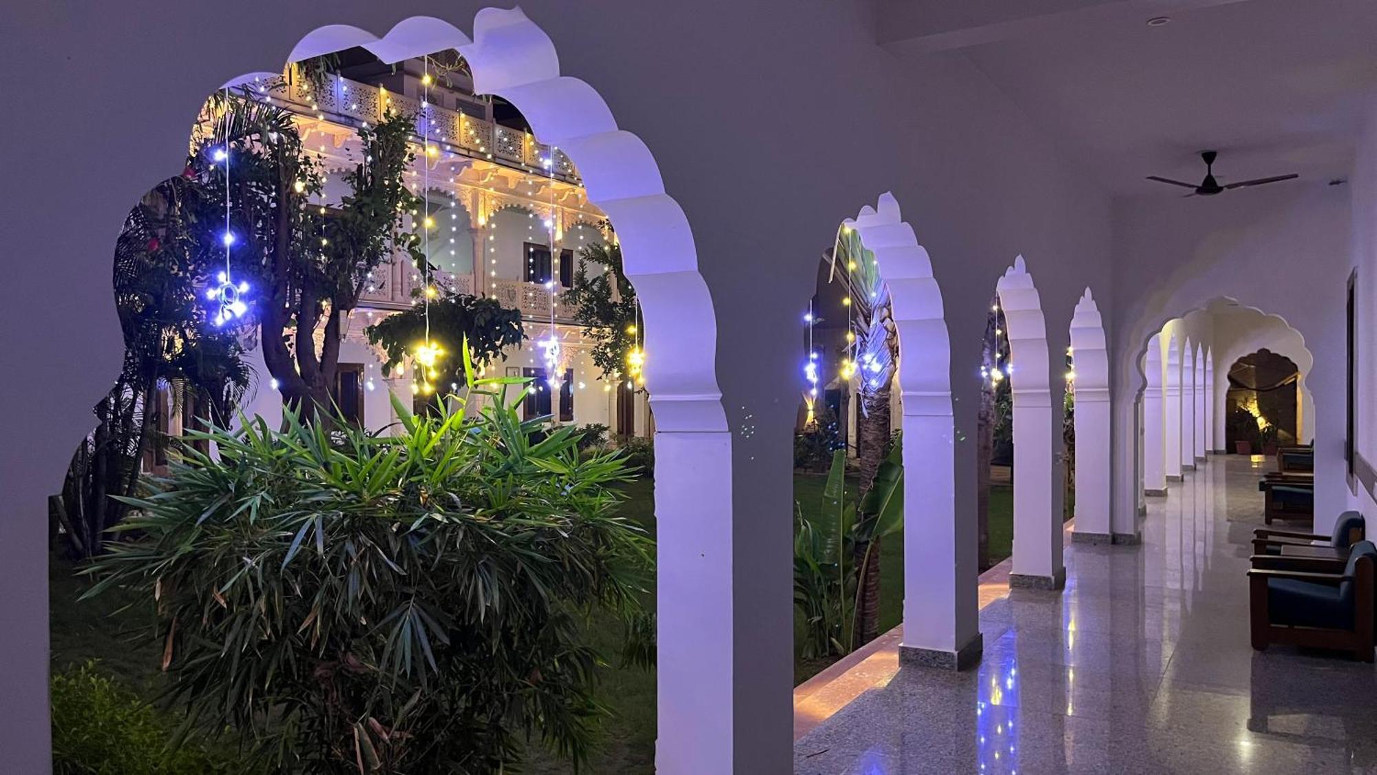 Hotel Sunbird Bharatpur Ngoại thất bức ảnh