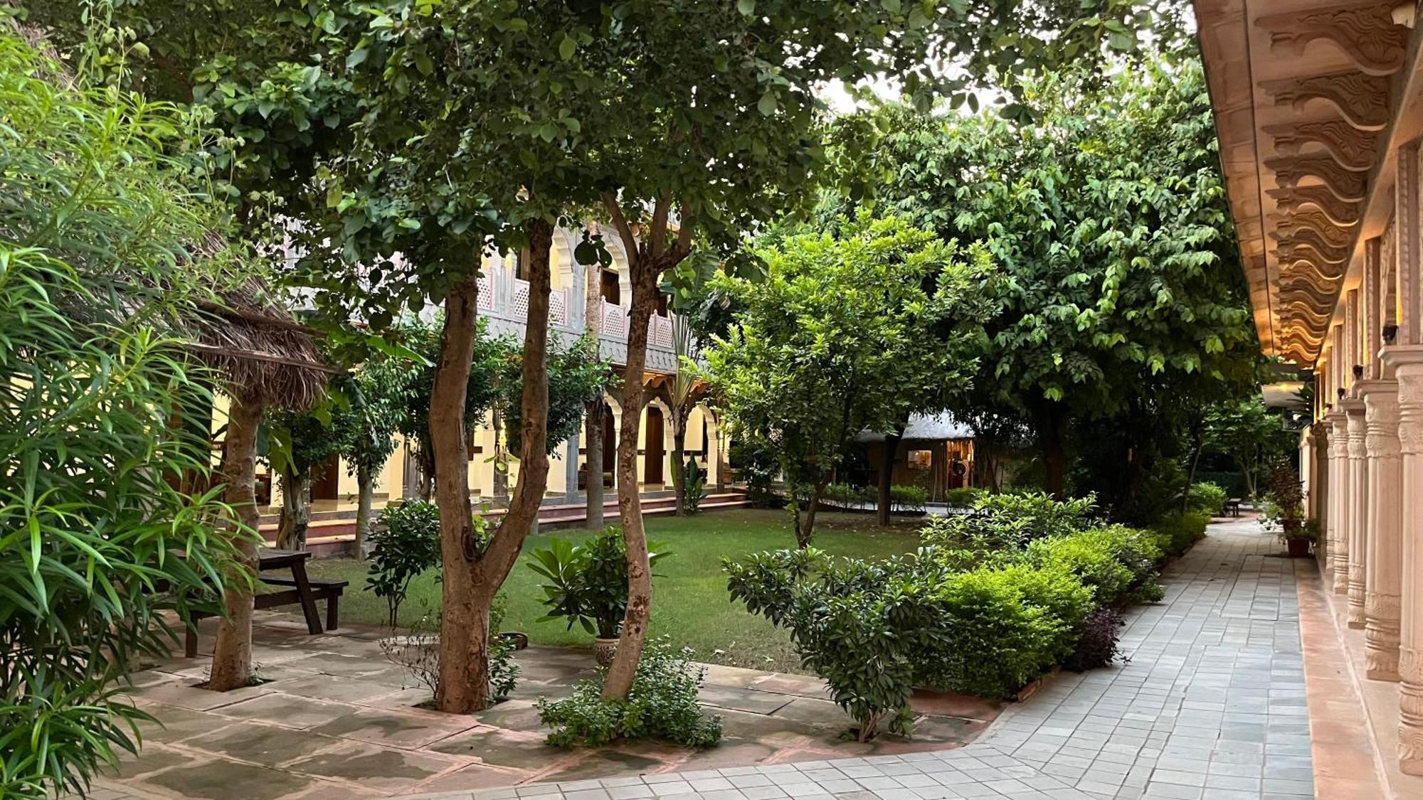 Hotel Sunbird Bharatpur Ngoại thất bức ảnh