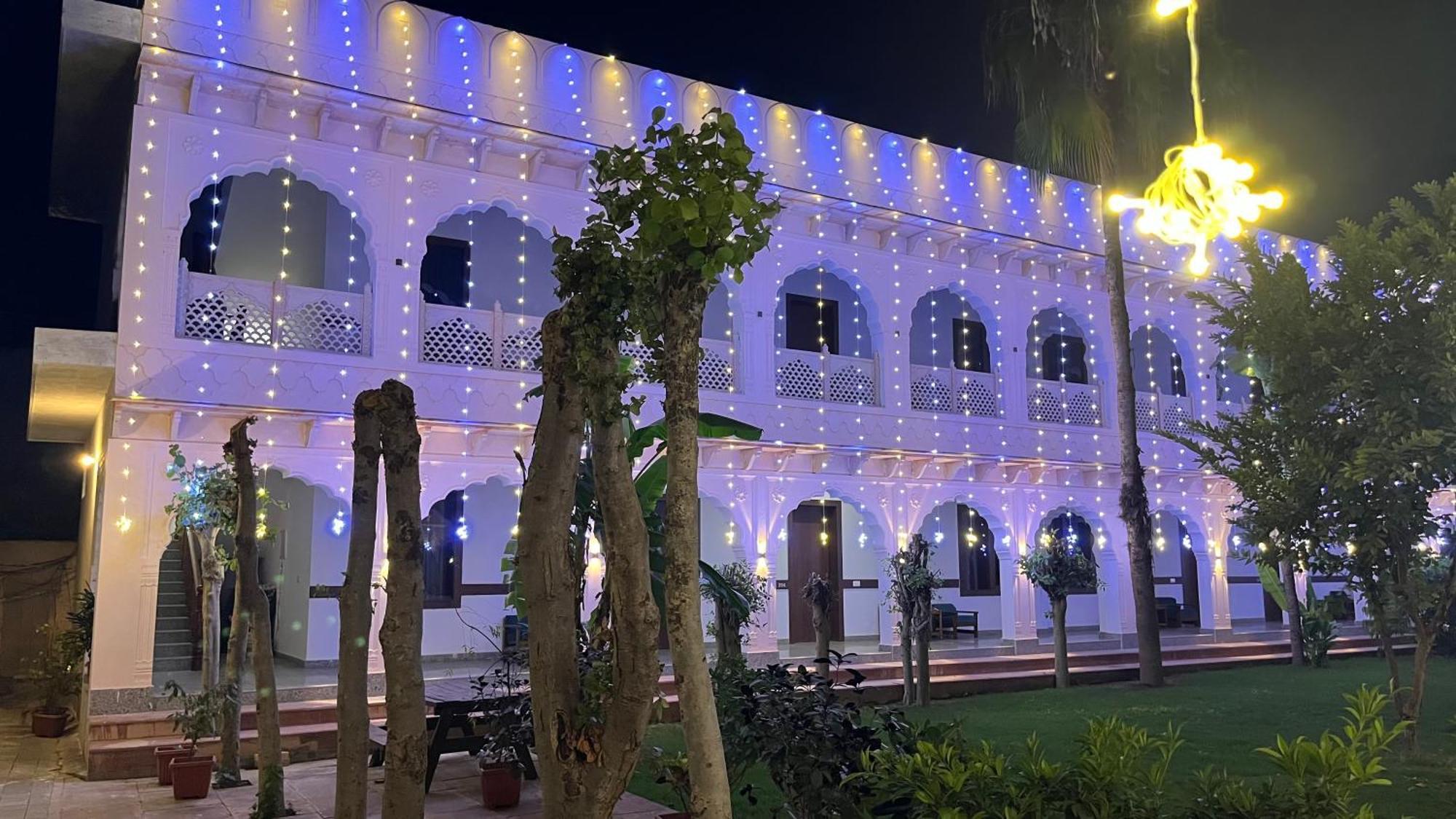 Hotel Sunbird Bharatpur Ngoại thất bức ảnh