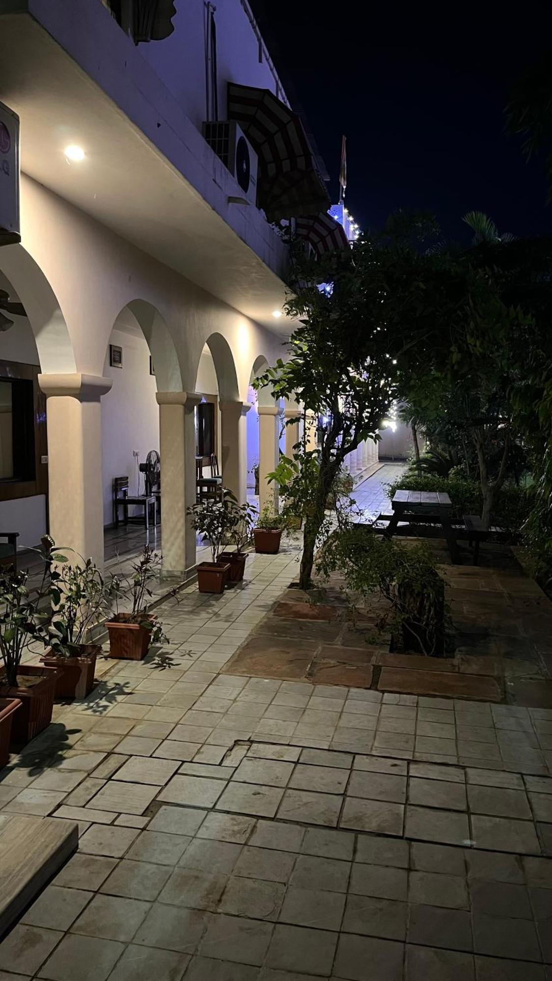 Hotel Sunbird Bharatpur Ngoại thất bức ảnh